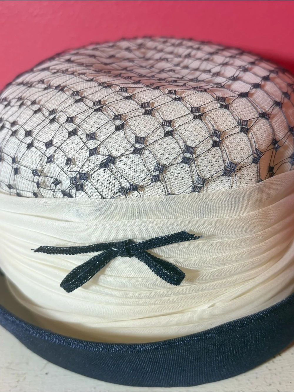 VINTAGE Woman's Ivory & Navy Veiled Hat with Bow Detailing RARE Retro 50s Classy - Picture 7 of 12
